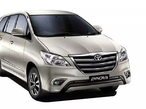 Toyota_innova_cab_charzan_holidays