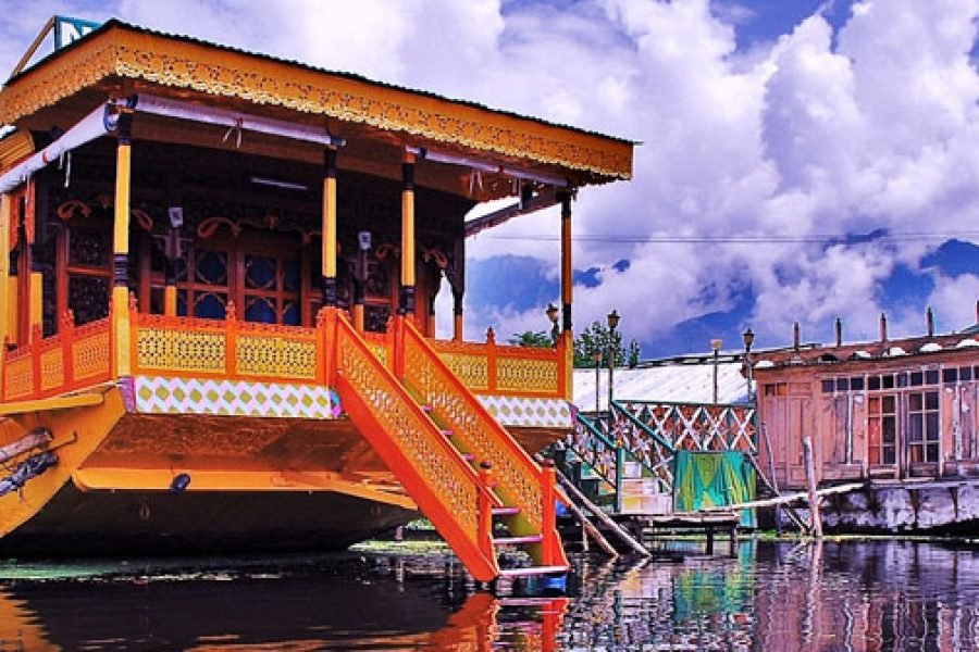 Houseboat Stay in Kashmir