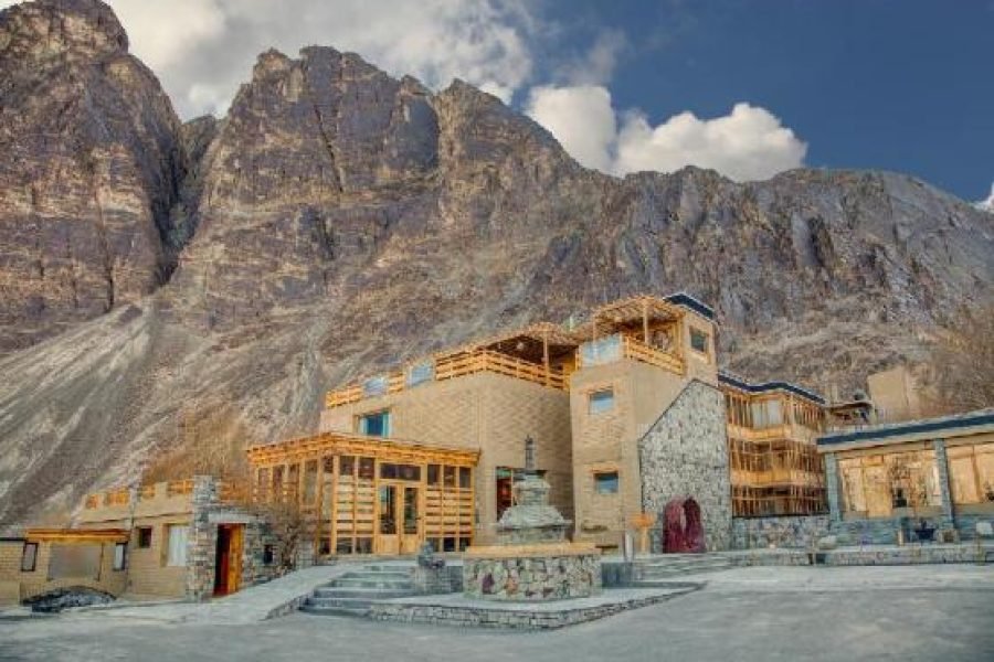 Srinagar to Leh Tour Package – Standard Leh Ladakh Car Tour Package