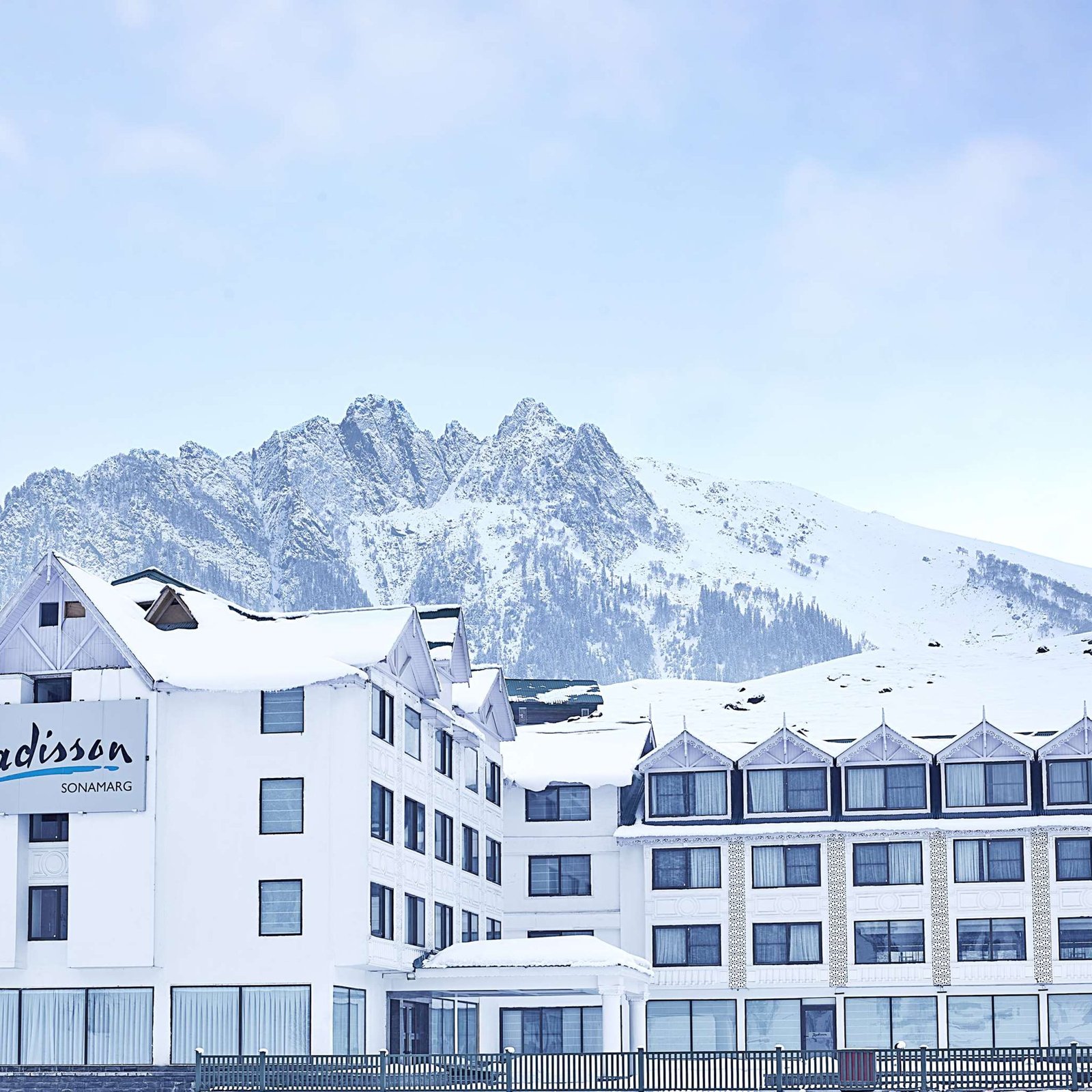 Sonamarg Hotels : Your Retreat in Glacial Elegance