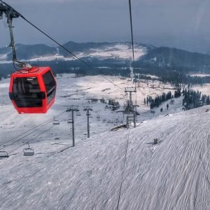 gondola-ride-in-autumn-in-kashmir