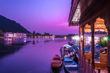 Houseboat Stay in Dal Lake, Srinagar