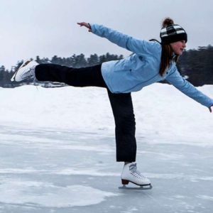 ice-skating-in-kashmir-price_charzan_holidays