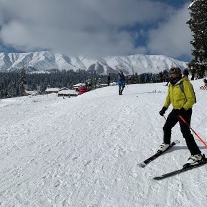 skiing Gulmarg_charzan_holidays