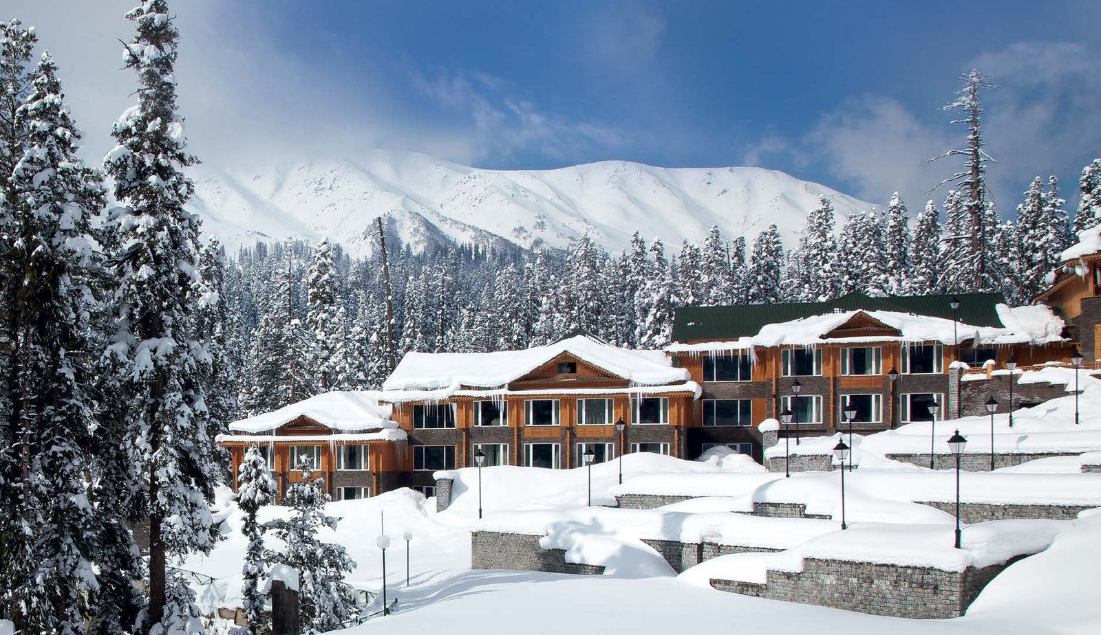 Places to see snowfall in Kashmir