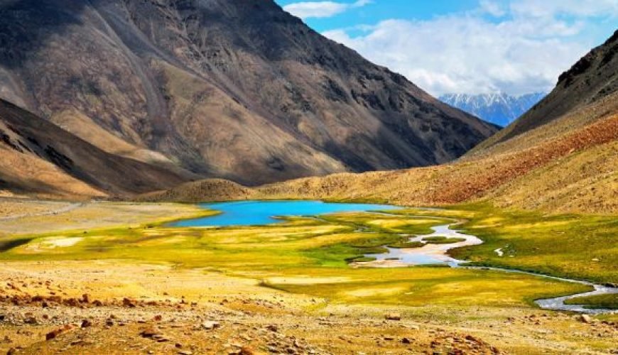 Chagar Tso Lake: A Crystal-Clear Escape