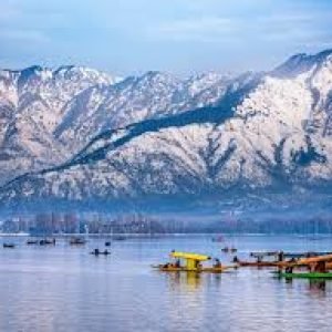 dal-lake_charzan_holidays