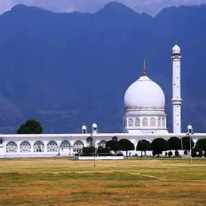 hazratbal shrine charzan holidays