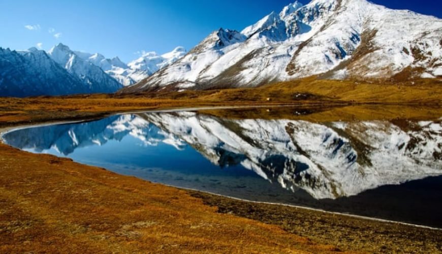 Stat Tso and Lang Tso lakes: Twin mirrors of the sky