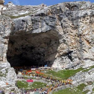 amarnath-cave_shrine_charzan_holidays