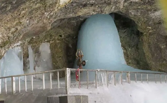 amarnath cave shrine charzan holidays