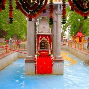 kheer-bhawani-temple_charzan_holidays