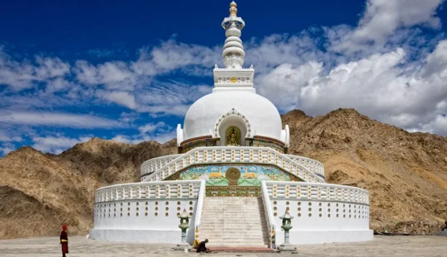 Shanti Stupa charzan holidays