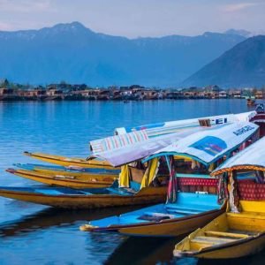 Best time for a shikara ride in Kashmir charzan holidays 2