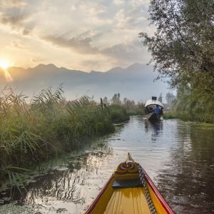 Best time for a shikara ride in Kashmir charzan holidays