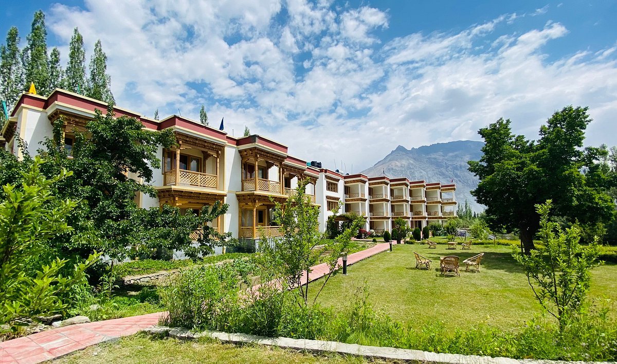 Nubra Valley Hotels charzan holidays